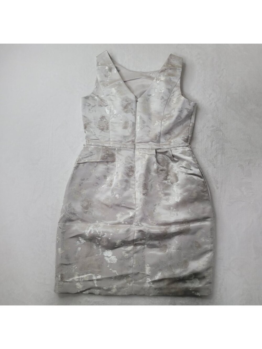 White House Black Market Women's Sleeveless Silver Jacquard Dress Size 4P - Picture 2 of 12